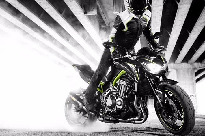 Gần đây, một số hình ảnh về chiếc xe môtô Kawasaki Z400 hoàn toàn mới của hãng xe Nhật Bản đang được lan truyền một cách rầm rộ. Mẫu xe được cho là sẽ thế chỗ đàn anh Z300 đang abns ra trên thị trường, giống như chiếc Sport bike Kawasaki Ninja 400 đã làm trước đó.