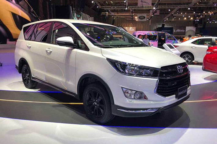 Kể từ khi ra mắt lần đầu tiên vào năm 2006, Innova nhanh chóng gặt hái nhiều thành công, liên tục giữ vị trí số 1 với thị phần hơn 80% trong phân khúc xe đa dụng. Đồng thời, Innova cũng thường xuyên góp mặt trong danh sách 10 mẫu xe bán chạy nhất Việt Nam. 12 năm góp mặt trên thị trường, doanh số bán tích lũy của Innova đã đạt 121.927 chiếc.