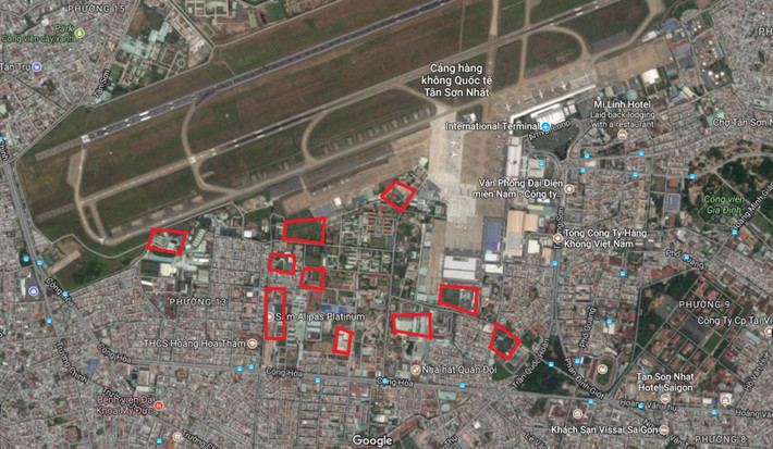 Các công trình sân bóng, nhà hàng quanh sân bay Tân Sơn Nhất. Ảnh: Google Maps.