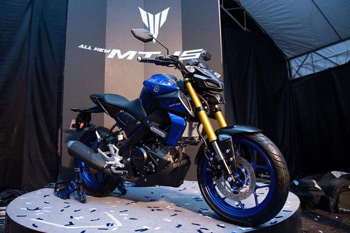 Thay thế cho Yamaha TFX 150 từng bán tại Việt Nam, MT-15 mới đã "tiến hóa" với ngôn ngữ thiết kế gần hơn so với các dòng MT lớn hơn. Trong đó, thay đổi ấn tượng nhất là phần đầu xe với phần đèn demi và mặt nạ tương tự như MT-09 hiện tại, nhưng có thêm đèn pha mới dạng thấu kính projector được đặt trong ốp nhựa hình đôi cánh ở phía dưới.