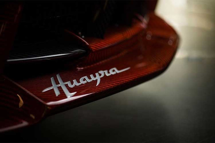 Chiếc Pagani Huayra Lampo mới nhất cũng không phải là ngoại lệ khi nó đã được trang trí lấy cảm hứng từ Fiat Turbina - một mẫu siêu xe ý tưởng đã ra mắt từ năm 1954, nổi bật bởi thân xe trang trí đặc biệt và sử dụng động cơ turbine như máy bay.