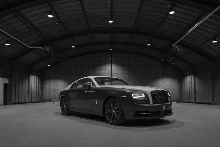 &#x8;Mẫu xe siêu sang Rolls-Royce Wraith Eagle VIII sẽ được sản xuất giới hạn với 50 chiếc toàn thế giới, mỗi chiếc xe đều mang ý nghĩa sâu xa, đó là câu chuyện về một trong những khoảnh khoắc quan trọng nhất của thế kỷ 20, chuyến đi xuyên Đại Tây Dương đầu tiên diễn ra vào tháng 6/1919 với sự tham gia Alcock và Brown.