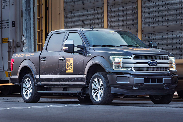 Ai cũng biết rằng hãng xe ôtô Mỹ đang phát triển một phiên bản Ford F-150 chạy điện mới, mẫu xe bán tải cỡ lớn bán chạy nhất tại xứ cờ hoa. Sau những màn thử nghiệm trên đường phố, mới đây Ford đã cho mẫu xe này thực hiện một thử thách khó khăn hơn rất nhiều.