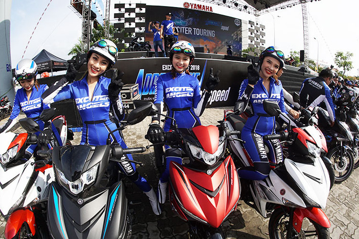Vượt qua 1000km từ TP HCM đến Đà Nẵng vào sáng ngày 20/10, các biker tham gia “Exciter Touring – Nối vòng tay lớn” và cùng tham dự sự kiện Exciter Fest “Adrenaline Of Speed” với các đội nhóm Exciter... Đồng thời, tại đây, đoàn biker tham gia Exciter Touring – Nối vòng tay lớn và ghé thăm Trung tâm bảo trợ trẻ em đường phố Đà Nẵng và trao tặng các em đồ dùng học tập cũng như các nhu yếu phẩm cần thiết.
