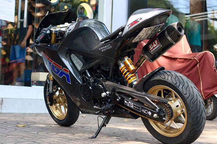 Honda MSX 125 là chiếc mini bike khá chất trên thị trường hiện nay. Mẫu xe nhỏ của ông lớn Nhật Bản hướng tới các đối tượng yêu thích xe độ với đa phong cách khác nhau. Tại thị trường Việt Nam hiện nay, có rất nhiều mẫu MSX 125 độ độc đáo và đây được xem là một trong số đó, với ý tưởng mới hoàn toàn.