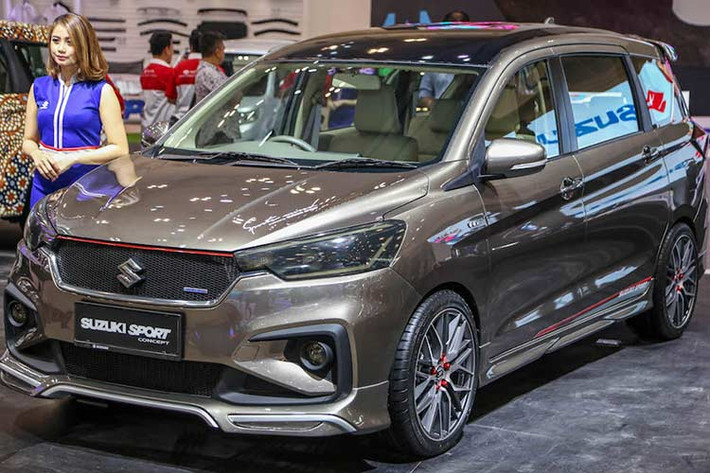Ở phiên bản mới, dễ nhận thấy Ertiga có ngoại hình khác biệt với bản cũ, vóc dáng dài hơn người tiền nhiệm. Được nới dài hơn 130 mm, mẫu MPV này cũng dài hơn Mercedes B-Class hay BMW 2-Series Active Toure, và tương đương so với với đối thủ Mitsubishi Xpander tại Việt Nam.