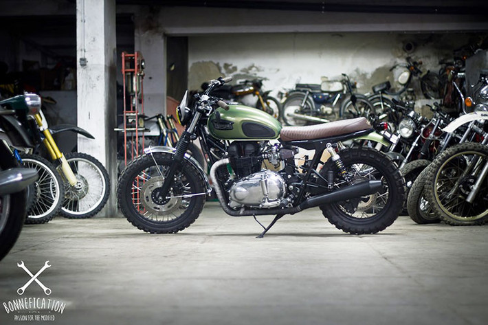 Chiếc Triumph Bonneville đã được Ton-up Garage tùy chỉnh hết sức độc đáo. với phong cách Tracker.
