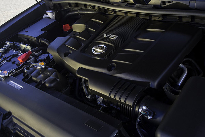 Nissan Armada 2018 sử dụng động cơ xăng V8, dung tích 5,6 lít với công suất tối đa 390 mã lực. Sức mạnh được truyền tới bánh thông qua hộp số tự động 8 cấp. Xe có cả hệ dẫn động 1 cầu lẫn 2 cầu, tùy chọn.
