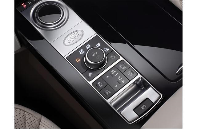 Phiên bản HSE có hệ thống âm thanh Meridian, la-zăng 20 inch lớn hơn so với thế hệ trước với mức giá khởi điểm là 59.485 USD đối với động cơ xăng và 61.485 USD đối với động cơ diesel.