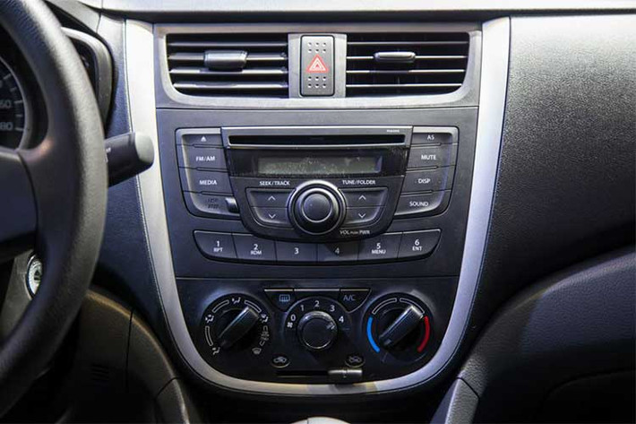 Điểm cộng duy nhất đối với Celerio chính là mẫu xe này được tích hợp công nghệ tự động tắt máy khi dừng xe. Về giá bán tuy đến nay chưa được Suzuki công bố nhưng rất có thể khi về Việt Nam đầu năm 2018, mẫu xe này sẽ có giá ngang bằng hoặc thậm chí là cao hơn các mẫu xe cùng phân khúc do được nhập khẩu nguyên chiếc.