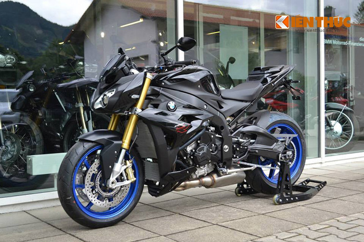 Phiên bản nakedbike BMW S1000R bản độ độc đáo từ đại lý BMW chính hãng tại TP HCM được phát triển từ dòng superbike S1000RR.