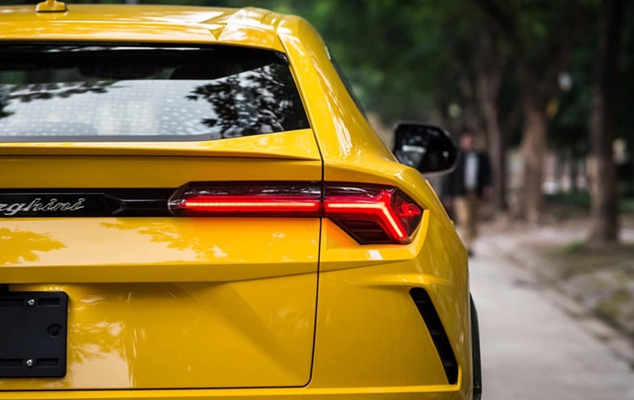 Việc tậu Lamborghini Urus cũng đã giúp cho Chủ tịch Trung Nguyên là người đầu tiên Việt Nam sở hữu đến 4 chiếc SUV quyền lực bao gồm Range Rover, Bentley Bentayga, Mercedes-AMG G63 Edition 1 và Lamborghini Urus. Giới thạo tin cho hay, không lâu nữa chiếc SUV siêu sang Rolls-Royce Cullinan sẽ về tay ông Đặng Lê Nguyên Vũ.