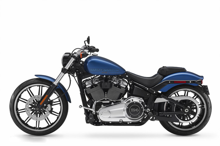 Harley-Davidson Breakout 114 phiên bản 115Th Anniversary vẫn kế thừa vẻ ngạo nghễ vốn có của dòng xe 2018 của hãng môtô cơ bắp Mỹ. Xe kết hợp với mầu sơn mới, thiết kế bình xăng nhỏ hơn làm nổi bật khối động cơ Milwaukee-Eight 107/114.