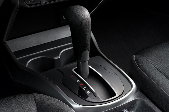 Động cơ của City 2017 tại Việt Nam vẫn là máy xăng 4 xy-lanh i-VTEC, dung tích 1,5 lít, sản sinh công suất tối đa 150 mã lực tại vòng tua máy 6.600 vòng/phút và mô-men xoắn cực đại 145 Nm tại vòng tua máy 4.600 vòng/phút. Động cơ kết hợp với hộp số CVT công nghệ Earth Dreams.