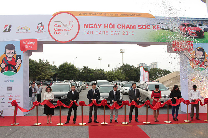 6 thương hiệu hàng đầu trong lĩnh vực ôtô là dầu nhớt Shell, ắc quy GS, hãng xe sang BMW, linh kiện phụ tùng Bosch, chăm sóc nội ngoại thất 3M và bảo hiểm Liberty chung tay đem đến dịch vụ chuyên sâu cho khách hàng tại sự kiện lần này.