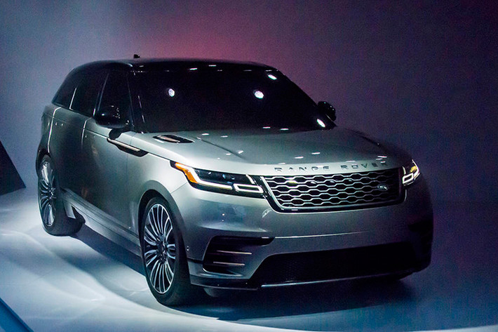Sau 5 tháng ra mắt tại triển lãm Geneva 2017, mẫu SUV hạng sang Range Rover Velar 2018 đã nhanh chóng được hãng xe Anh quốc đưa về thị trường Đông Nam Á, cụ thể là Thái Lan, để giới thiệu với khách hàng.