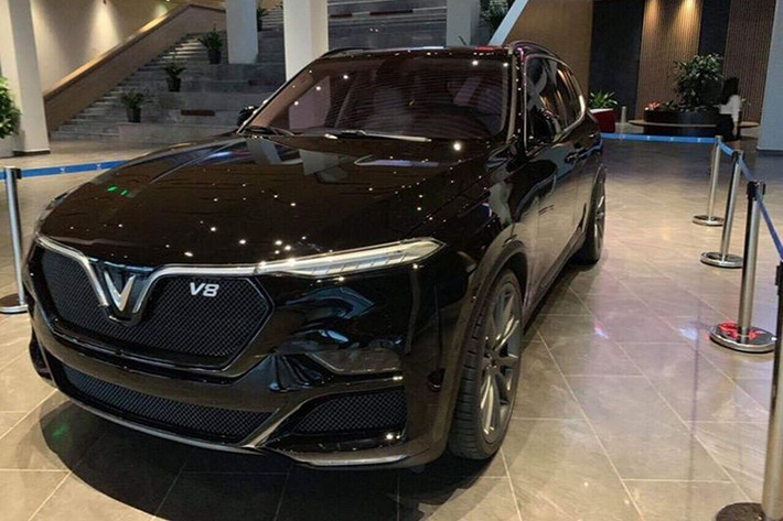 Sau khi được trưng bày tại triển lãm Geneva Motor Show 2019 vào hồi tháng 3 vừa qua, mẫu xe VinFast LUX SA V8 mới đã được đưa về Việt Nam và trưng bày tại nhà máy của tập đoàn VinFast tại Hải Phòng.