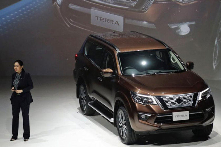 Mẫu xe SUV Nissan Terra 2018 lần đầu tiên cập bến thị trường Đông Nam Á vào hồi cuối tháng 5/2018 vừa qua tại Philippines, sau đó nó có mặt tại triển lãm xe quốc tế Gaikindo Indonesia 2018. Và mới đây, đối thủ của Toyota Fortuner lại được giới thiệu tại đất nước Thái Lan.