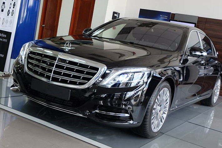 Trong tuần đầu tiên của tháng 6/2016, Mercedes-Benz Việt Nam (MBV) đã bắt đầu công bố giá xe sẽ áp dụng sau ngày 1/7/2016 - thời điểm xe bán sẽ bị tính thuế tiêu thụ đặc biệt theo mức mới. Chính vì vậy, một số dòng xe sang đặc biệt là Mercedes Maybach S600 đã "cháy hàng".