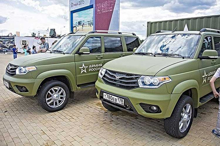 UAZ Patriot động cơ diesel 2.2L có công suất 113 mã lực kết hợp với hộp số sàn 5 cấp và hệ thống phun nhiên liệu điện tử của Bosch, giúp chiếc xe có thể đạt tốc độ tối đa 135 km/h và mức tiêu thụ nhiên liệu 11,5 lít/100 km. Lựa chọn thứ hai cho UAZ Patriot là bản máy xăng ZMZ-40906 2.7L có công suất tối đa 128 mã lực và mô-men xoắn cực đại 210 Nm.