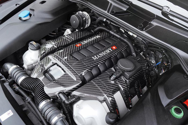 Nhờ gói độ tăng công suất, Cayenne Turbo S được Mansory đẩy lên mức 620 mã lực và mô-men xoắn cực đại đạt 870Nm tại 2.500-4.000v/ph. Điều này đạt được nhờ Mansory điều chỉnh tối ưu bộ điều khiển điện tử động cơ.