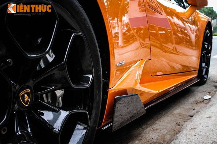 Cùng với BMW i8, Lamborghini Huracan là 2 siêu xe "hot" nhất ở Việt Nam thời gian vừa qua. Hiện tại, số lượng Huracan tại Việt Nam đến hơn 10 chiếc, trong đó có 2 chiếc được nhập khẩu chính hãng.
