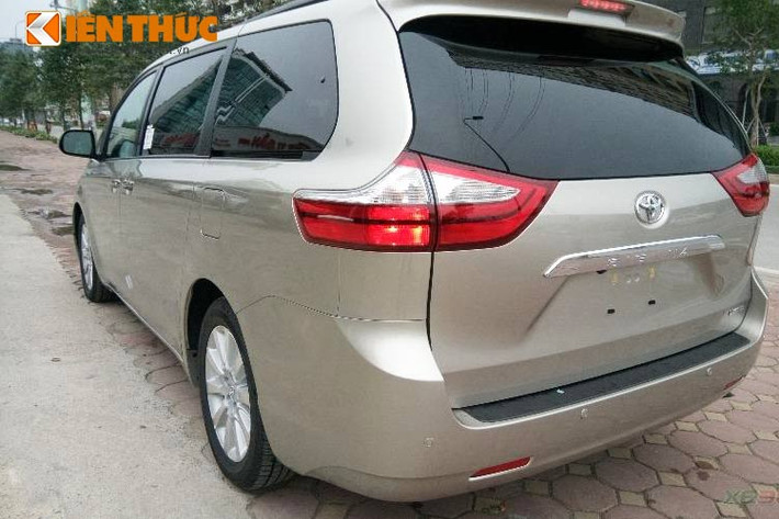 Toyota Sienna Limited 2016 được trang bị động cơ V6 3.5L, công suất 266 mã lực tại vòng tua máy 6.200 vòng/phút và mô-men xoắn cực đại 332 Nm tại 4.700 vòng/phút. Hộp số tự động 6 cấp với tính năng kiểm soát điện tử thông minh (ECT-i).