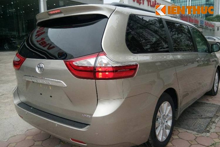 Mẫu MPV của Toyota sở hữu kích thước khá lớn với chiều dài 5.085 mm, rộng 1.986 mm và cao 1.750 mm. Trục cơ sở xe ở mức 3.030 mm. Trọng lượng của Sienna 2016 là 1.950 mm.