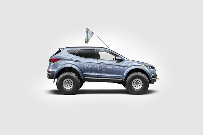 Giám đốc điều hành Hyundai UK, Tony Whitehorn chia sẻ, "Phiên bản Endurance mới này cung cấp cho khách hàng một chiếc Santa Fe đầy đủ tiện nghi, một chiếc sẽ có thể giải quyết được mọi thứ trong cuộc sống gia đình ... Và nhiều hơn nữa ... như Patrick Bergel của Sir Ernest Shackleton đã chứng tỏ chỉ vài tháng trước bằng chiếc Santa Fe với một vài sửa đổi lựa chọn, bạn thậm chí có thể đi qua Nam Cực".