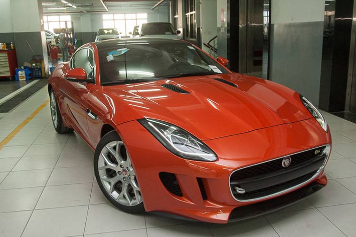 Tại thị trường Mỹ, Jaguar F-Type S Coupe có giá bán là 77.000 USD (khoảng 1,73 tỷ đồng). Hiện, chiếc Jaguar F-Type S 2016 trong bài viết được nhập khẩu chính hãng bởi Jaguar Land Rover Việt Nam, giá bán vẫn chưa được tiết lộ.