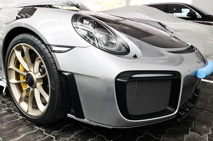Hiện chưa rõ lần Bắc tiến này của 1 trong 2 chiếc siêu xe Porsche 911 GT2 RS cập bến Việt Nam có liên quan đến việc chủ nhân sinh sống tại Hà Nội hay chỉ đem ra đây để phục vụ cho sự kiện của hãng Porsche Việt Nam sắp đến. Tuy nhiên, một số tin đồn trước đó cho hay, cả 2 chiếc này đều đã có chủ nhân đặt mua và hiện đang sinh sống ở TP HCM.