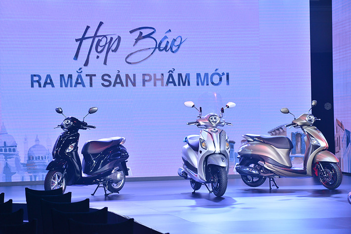 Ngoài ra trên mẫu xe tay ga Yamaha Grande 2018 mới này, nó còn được trang bị thêm hệ thống ngắt động cơ tạm thời Stop & Start System (SSS) cho khả năng tiết kiệm nhiên liệu tối đa và tính năng khởi động với một nút bấm (One-Push Start) êm ái cho người dùng.