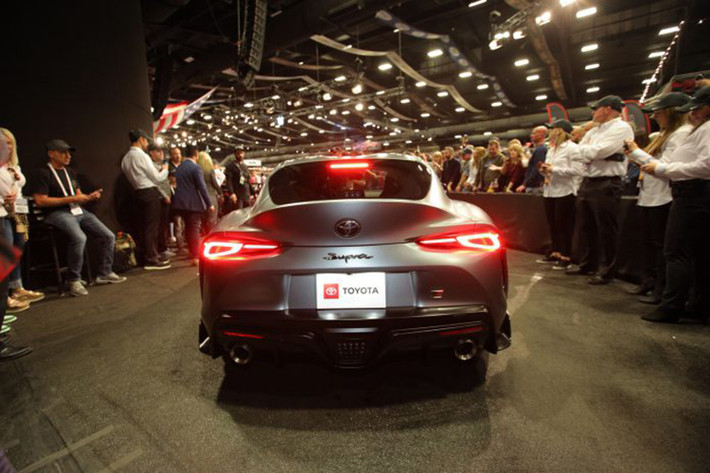 Tuy nhiên, trên thực tế, chiếc Toyota Supra với số VIN 20201 này vẫn được dựa trên phiên bản ra mắt đầu tiên dành cho thị trường Mỹ, bổ sung thêm màu sơn độc đáo. Các chi tiết còn lại không thay đổi.