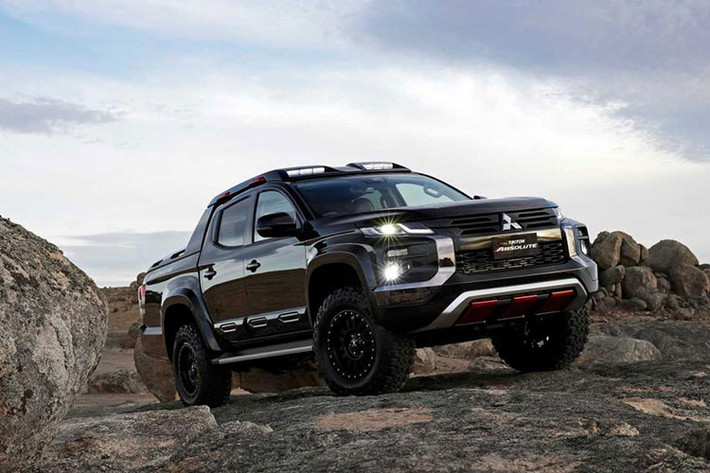Ở những bản cao cấp, Mitsubishi Triton 2019 sẽ dùng động cơ diesel MIVEC 4 xi-lanh, dung tích 2,4 lít mới nhất, sản sinh công suất tối đa 179 mã lực tại tua máy 3.500 vòng/phút và mô-men xoắn cực đại 430 Nm tại tua máy 2.500 vòng/phút. Động cơ kết hợp với hộp số tự động 6 cấp mới và hệ dẫn động 4 bánh Super-Select 4WD.