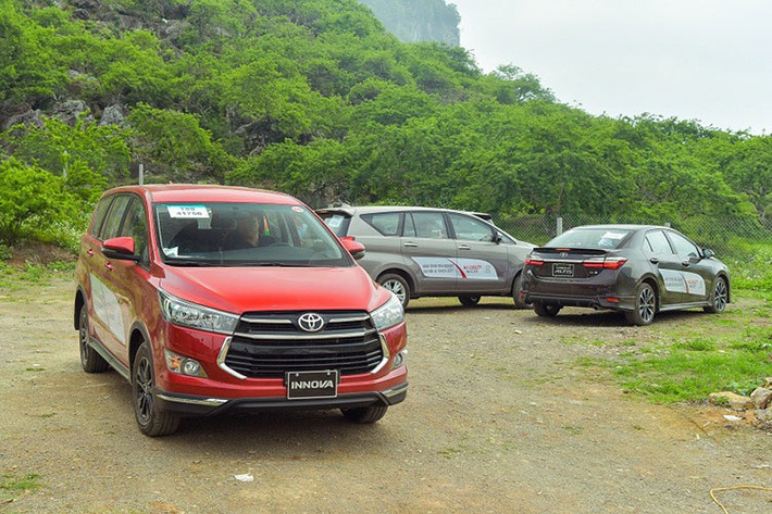 Theo sát nút Xpander là Innova - một gương mặt khác cũng đến từ phân khúc xe đa dụng MPV. Trong tháng 3/2019, Innova đã trở lại danh sách 10 ôtô bán chạy nhất Việt Nam với doanh số 1.712 xe, cách biệt khá mong manh với vị trí thứ 2 của Xpander (126 xe).