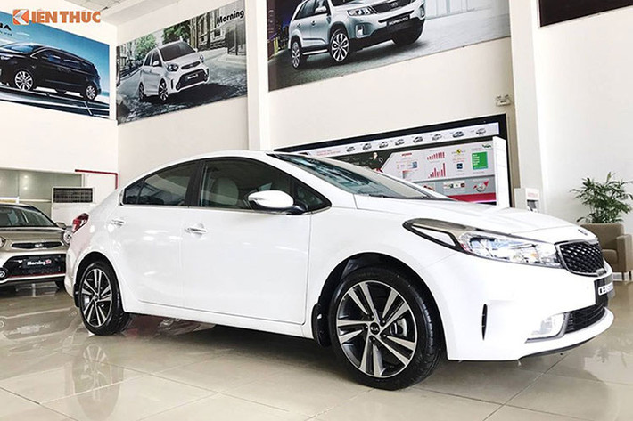 Kia Cerato xếp ở vị trí thứ 9 trong bảng xếp hạng với doanh số 1.037 chiếc. Trên thị trường, Kia Cerato 2019 thế hệ mới sẽ được bán ra thị trường với 4 phiên bản: 1.6MT, 1.6AT, 1.6AT Deluxe và 2.0AT Premium, mức giá tương ứng lần lượt là: 559, 589, 635 và 675 triệu đồng.