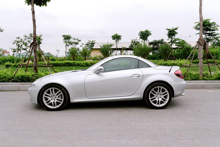 Theo thông tin cung cấp từ người bán, chiếc xe đến nay đã lăn bánh được khoảng 20.000km. Ngoại hình chiếc xe vẫn còn khá nguyên bản, đặc biệt nước sơn màu sáng cùng chi tiết ngoại thất vẫn còn khá nguyên bản.
