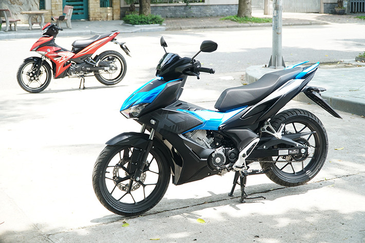 Không có sự thay đổi đáng kể nào ở động cơ, thậm chí do trang bị thêm những option mang tính màu mè như pô to làm tăng trọng lượng xe, giảm khả năng vận hành. Xem ra tham vọng của Honda đã thúc đẩy họ đi quá vội trong nước cờ Winner X. Đáng chú ý, mức giá xe Honda Winner X cũng không hề rẻ, khi phiên bản ABS có giá tới 49,5 triệu đồng.