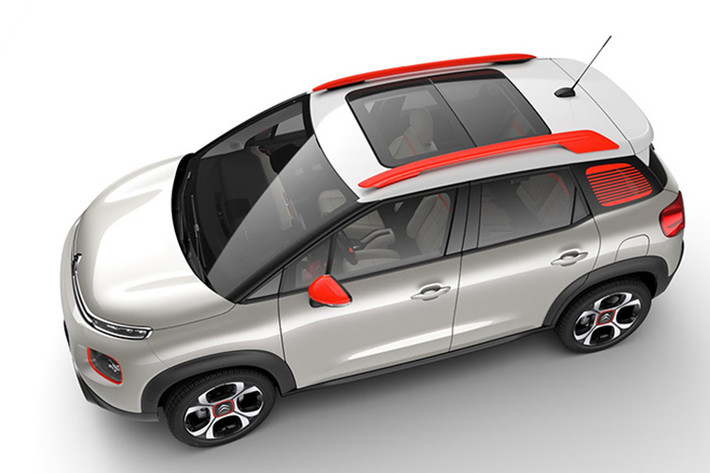 Dàn động cơ mà hãng xe Pháp, Citroen cung cấp cho mẫu xe C3 lần này gồm có bản xăng PureTech 3 xi lanh với các công suất 50 kW (67 hp), 60 (81 hp) và 80,5 kW (108 hp) cùng các bản diesel BlueHDi 55 kW (74 hp) và 74 kW (99 hp). Hộp số đi kèm là loại sàn hoặc tự động 6 cấp. Tất cả các phiên bản đều trang bị Start/Stop.