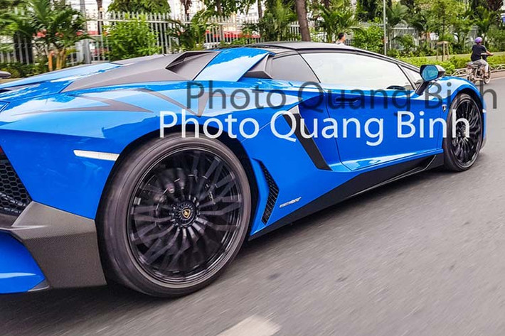 Nếu đây quả thực là một chiếc siêu xe Lamborghini Aventador LP750-4 SV Roadster mới xuất hiện tại Việt Nam, số lượng xe Lamborghini Aventador LP750-4 SV Roadster ở dải đất hình chữ S đã nâng lên con số 2 trên tổng số 500 chiếc sản xuất trên thế giới.