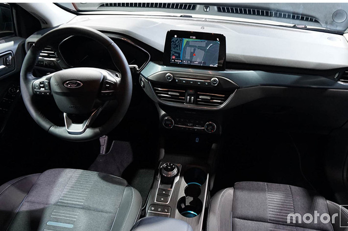 Với bộ khung gầm C2 mới, Ford Focus 2019 thế hệ mới tăng chiều dài cơ sở lên 53 mm nhờ đó mở rộng không gian hàng ghế trong, độ cứng vững chống xoắn khung thân tăng 20% so với Focus thế hệ trước.