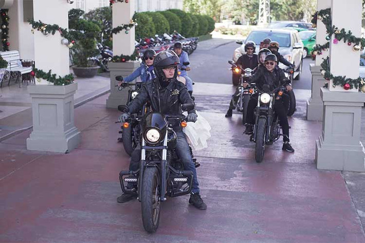Trong ngày trọng đại của mình - anh Phúc đã cùng những người bạn đam mê môtô Harley-Davidson chuẩn bị bằng một đám hỏi vô cùng bất ngờ và ấn tượng với cô dâu Tini Nguyễn bằng cách bí mật cùng gia đình và những người bạn thân thiết cưỡi môtô từ Sài Gòn xuống Đà Lạt... hỏi vợ.