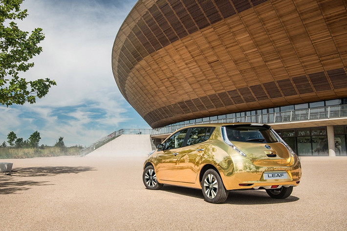 Được biết đây là chiến dịch quảng cáo của hãng Nissan tại Anh Quốc cho mẫu xe điện của mình, bằng cách tặng cho tất cả các VĐV Anh Quốc khi mang về cho nước nhà tấm huy chương vàng Olympic. Tuy nhiên, mỗi một VĐV chỉ nhận được 1 chiếc Nissan Leaf mạ vàng dù có mang về số lượng HCV nhiều hơn con số 1.