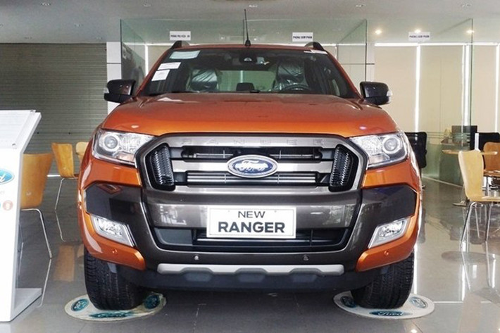 Trong khi đó, duy nhất phiên bản XLS 2.2L – 4x2AT sản xuất năm 2019 buộc khách hàng phải tốn thêm gói phụ kiện trị giá 40 triệu đồng. Các phiên bản còn lại của mẫu bán tải này được giữ nguyên giá, trong đó phiên bản XLT 2.2L 4x4 AT được tặng phụ kiện bao gồm nắp thùng thấp, bảo hiểm.