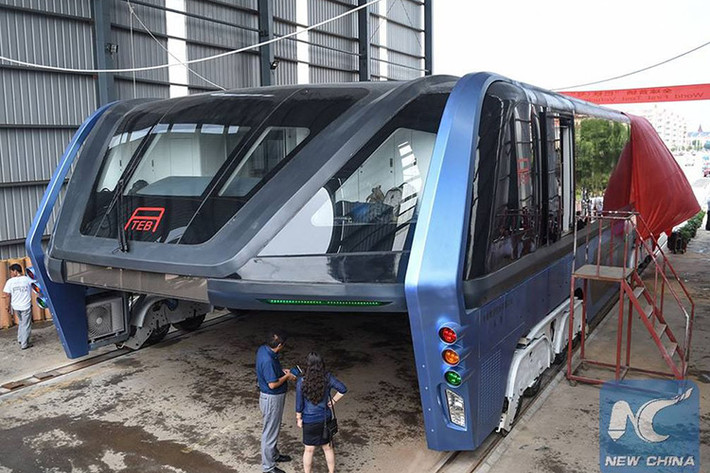 Trả lời phóng viên, ông Zhang Wei, giám đốc kế hoạch và phát triển của TEB Tech, công ty phụ trách phát triển xe buýt TEB, cho biết họ chỉ là một công ty công nghệ tư nhân, không phải công ty gọi vốn đầu tư bất hợp pháp. Tuy nhiên, theo trang Quartz, cảnh sát Bắc Kinh đã vào cuộc điều tra về việc đầu tư dự án khủng này.