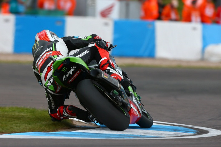 WSB Donington (25-27 tháng 5): WSB là giải đua môtô vô địch thế giới, còn được biết đến với tên SBK hay WSBK. Đây là giải đua hấp dẫn không kém cạnh gì MotoGP. Vòng đua Donington, Tây Bắc Leicester, nước Anh được đánh giá là vòng đua thu hút bậc nhất. Đường đua Donington có tổng chiều dài 4,02 km với 12 góc cua, hứa hẹn là thách thức lớn cho những tay đua cạnh tranh trong mùa giải này.