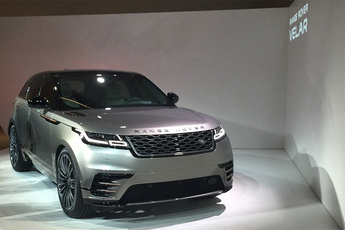 Được ra mắt lần đầu tiên tại London vào đầu tháng Ba vừa qua, xe ôtô Range Rover Velar - mẫu SUV cao cấp mới nhất của Jaguar Land Rover (JLR) đã nhanh chóng nhận được những đánh giá tích cực từ giới truyền thông cũng như những người yêu xe trên toàn thế giới.