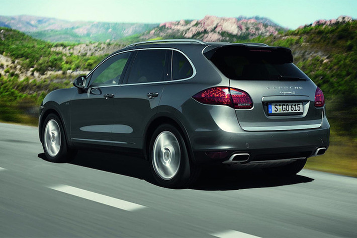 Tháng 7/2017 vừa qua chính quyền Đức đã thu hồi Porsche Cayenne phiên bản động cơ dầu, các dòng xe khác như Panamera, Macan cũng từng bị thu hồi. Chính những động thái này đã gây ra sự sụt giảm của nhu cầu thị trường đối với các dòng xe động cơ diesel truyền thống.