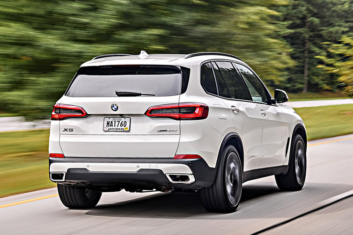 Được ra mắt công chúng vào giữa năm 2018 và có tên mã nội bộ là G05, BMW X5 2019 hoàn toàn mới đại diện cho một bước tiến rõ rệt so với mẫu xe tiền nhiệm. X5 mới to lớn hơn, sang trọng hơn và hiện đại hơn hẳn so với đời cũ. Mẫu xe này hứa hẹn sẽ gia tăng khả năng cạnh tranh trong phân khúc và mang về nhiều lợi nhuận hơn cho thương hiệu.
