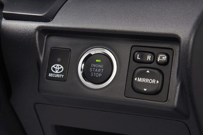 Về trang bị an toàn, ngoài phanh ABS, 2 túi khí và neo ghế trẻ em ISOFIX là trang bị tiêu chuẩn, ở Avanza phiên bản cao cấp nhất (1.5S+) có cả hệ thống cảnh báo điểm mù (BSM), cảnh báo phương tiện cắt ngang khi lùi (RCTA).